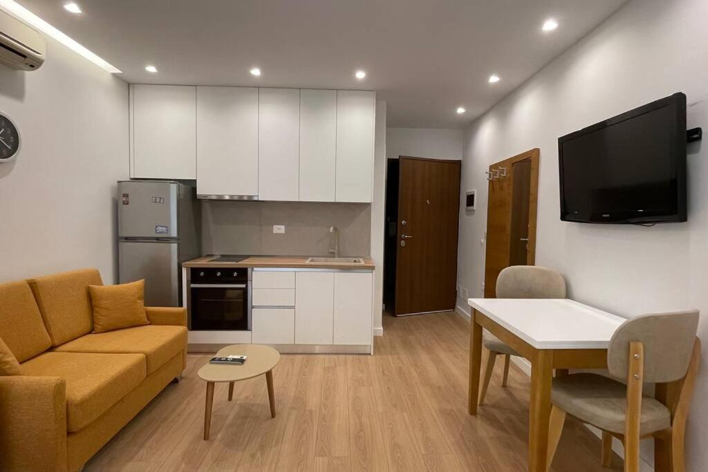 Appartamento 62°bs Charming @bllok Tirana